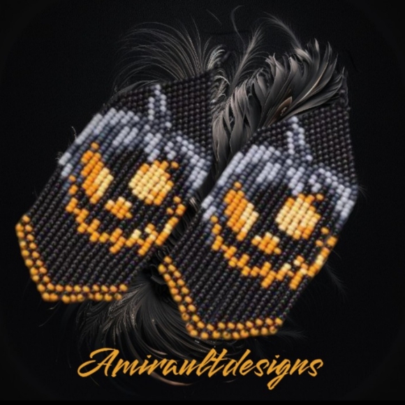 Beaded dangly haunted pumpkin earrings - Picture 2 of 2